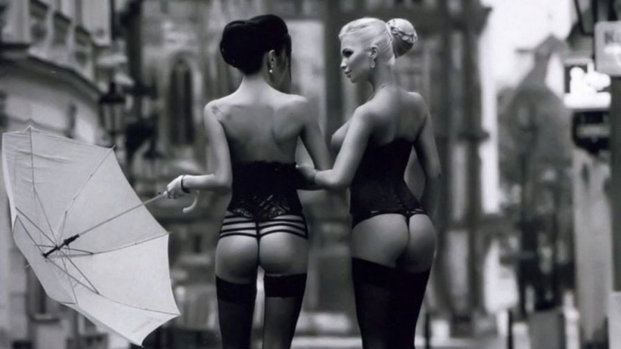 Black and White - Hot Girl Booty Wallpaper